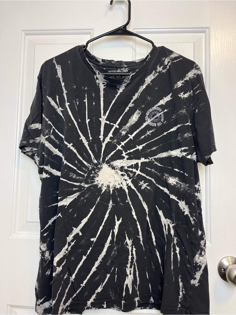 ⭐️ NWOT Denim and Flower Black and White Distressed Men’s Tie-Dye T-Shirt